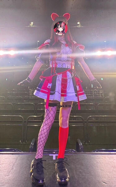 Yuno's main stage costume (from their 1st LIVE)