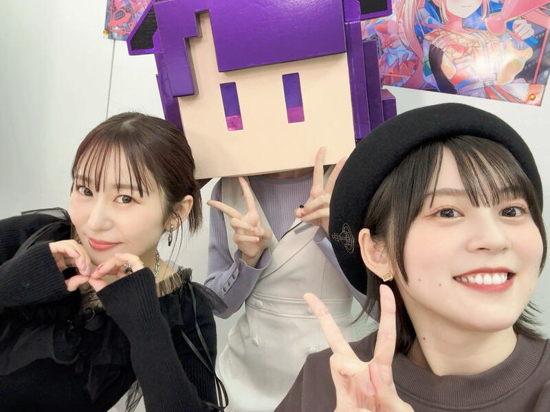 Miyako in her pixel head with Sakuragawa Megu (voice of Ako, left) and Nakashima Yuki (voice of [Lisa](https://bandori.fando