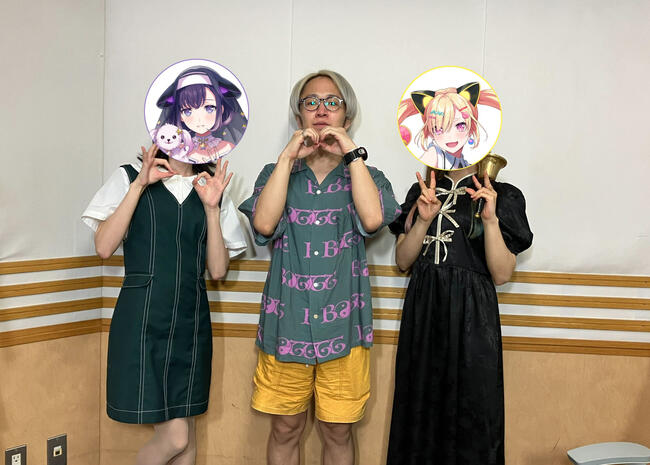 Arale & Miyako with Aoki Yuma, host of the radio show School Festival School Aoki Yuma's The Golden Gold Go-Go