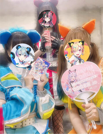 backstage group shot of Arale, Ritsu and Yuno