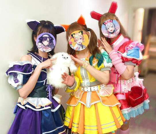 backstage group shot of Arale, Nonoka and Miyako