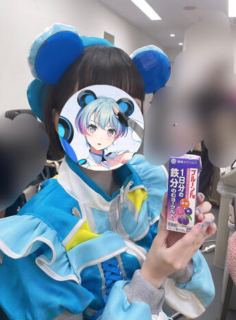 backstage pic of Ritsu