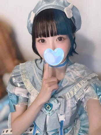 Ritsu in Neru's costume