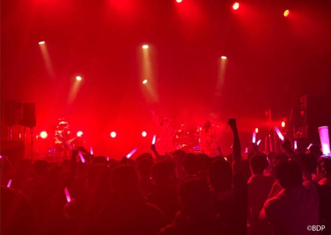 Yumemita performing (from Vol.1)