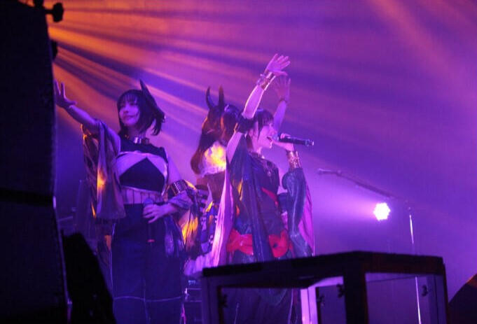 Shin-Shinjuku GR School performing (from Vol.1)