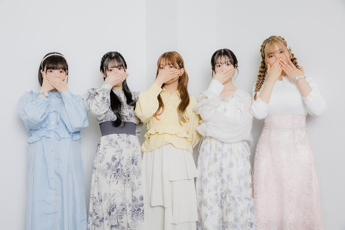 The anonymous voice actresses behind the characters, from left to right: Ritsu, Yuno, Arale, Miyako, Nonoka (photographed by Yumiko Mitsuhashi from a LisAni interview)